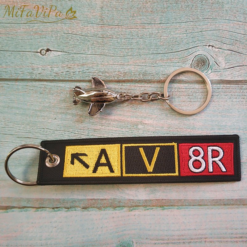 1 SET CHRISTMAS GIFT AVIATOR KEYCHAIN AIRCRAFT KEY CHAIN - PILOTSX