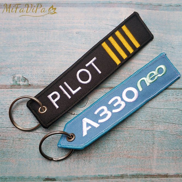 2 PCS FASHION TRINKET KEYCHAIN AIRBUS A330 AVIATOR PORTE CLEF AIRCRAFT KEY CHAIN - PILOTSX